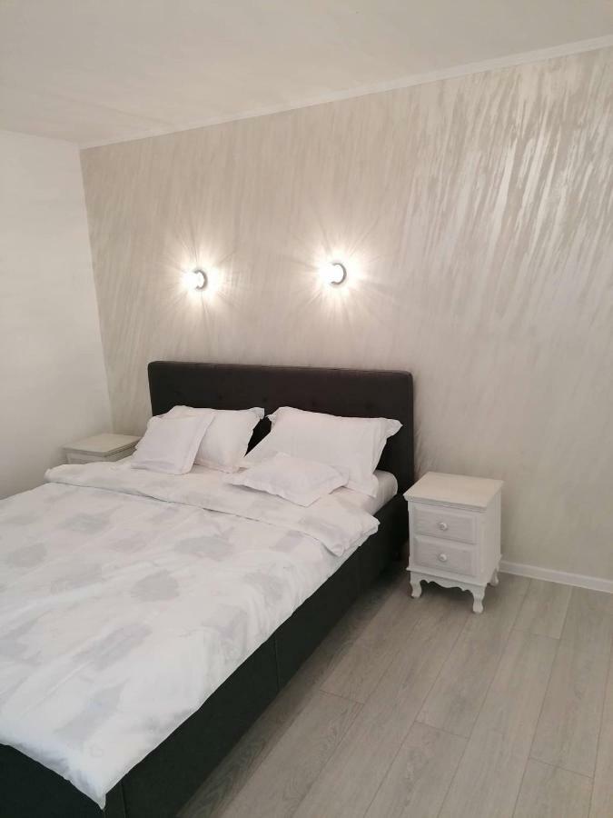 White Studio Apartment Cluj-Napoca Exterior photo