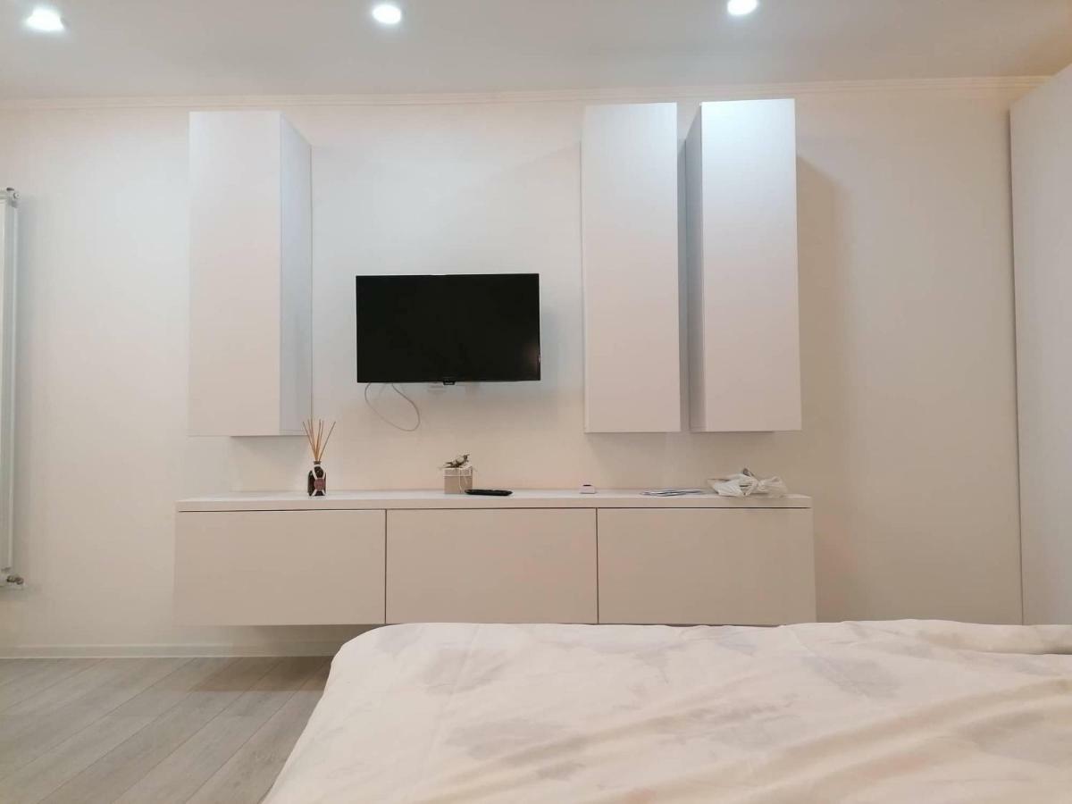 White Studio Apartment Cluj-Napoca Exterior photo